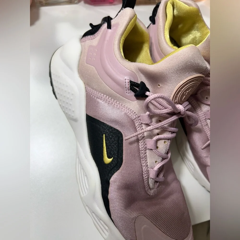 Nike Air Huarache City Move Plum Chalk Running Shoes AO3172-500 Women's Size 7